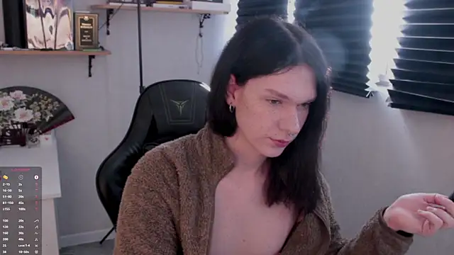 Snapshot of carthylovvve chatting on 02/09/25, 01:03 carthylovvve online show from 02/09/25, 01:03