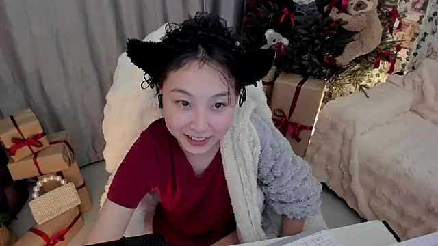 Snapshot of Minami_686 chatting on 12/17/24, 04:45 Minami 686 online show from 12/17/24, 04:45