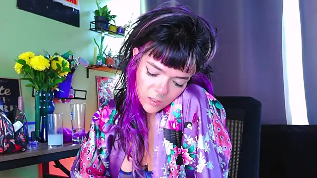 purple em69 online show from 10/19/25, 04:29