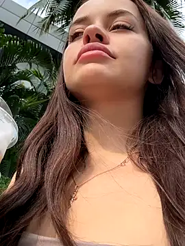 Snapshot of AngelinaTeller chatting on 10/14/25, 01:50 AngelinaTeller online show from 10/14/25, 01:50