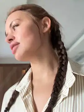 Snapshot of AngelinaTeller chatting on 11/01/25, 01:40 AngelinaTeller online show from 11/01/25, 01:40