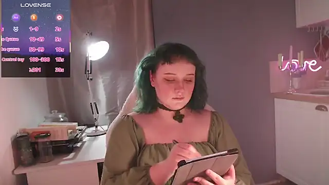 Snapshot of Horny_Spell chatting on 11/17/25, 11:43 Horny Spell online show from 11/17/25, 11:43