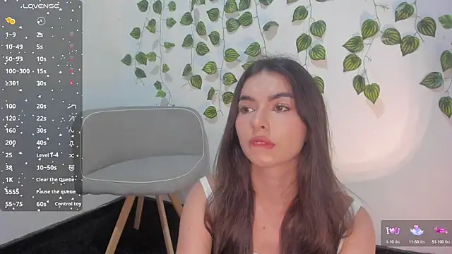 Coralinee 01 online show from 12/10/24, 01:00