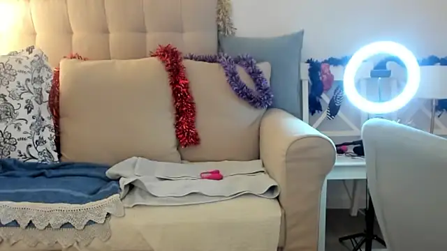 Snapshot of emmita69_ chatting on 12/17/24, 06:31 emmita69 online show from 12/17/24, 06:31