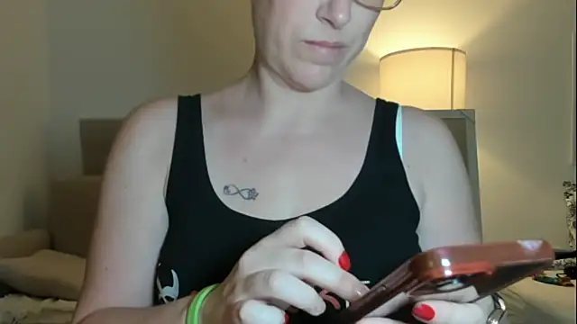 Snapshot of emmita69_ chatting on 09/11/25, 02:44 emmita69 online show from 09/11/25, 02:44