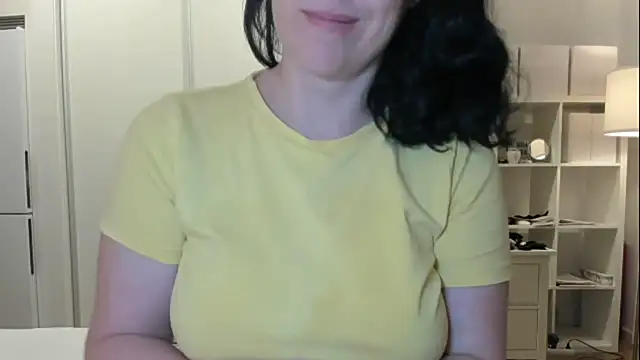 Snapshot of emmita69_ chatting on 10/11/25, 05:17 emmita69 online show from 10/11/25, 05:17
