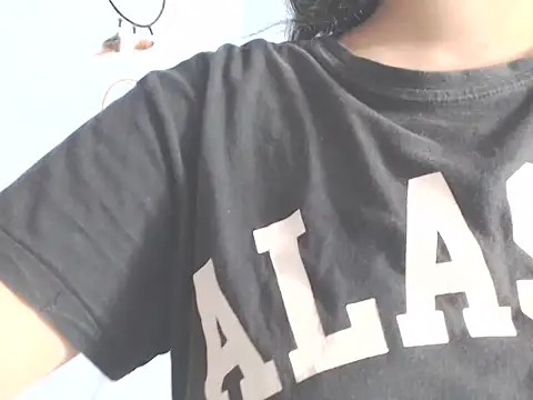 Snapshot of Amara18_ chatting on 12/20/24, 06:40 Amara18 online show from 12/20/24, 06:40