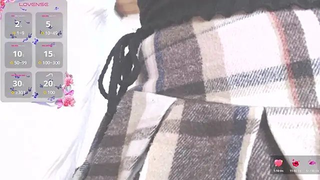 Snapshot of Amara18_ chatting on 09/27/25, 07:35 Amara18 online show from 09/27/25, 07:35