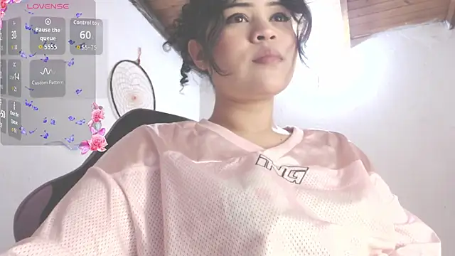 Snapshot of Amara18_ chatting on 11/10/25, 04:28 Amara18 online show from 11/10/25, 04:28