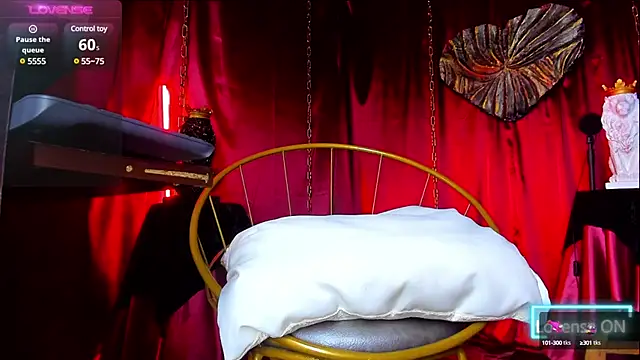 Snapshot of LatinMilk_ chatting on 12/06/24, 11:25 LatinMilk online show from 12/06/24, 11:25