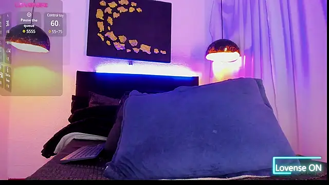 Snapshot of LatinMilk_ chatting on 12/19/24, 11:57 LatinMilk online show from 12/19/24, 11:57