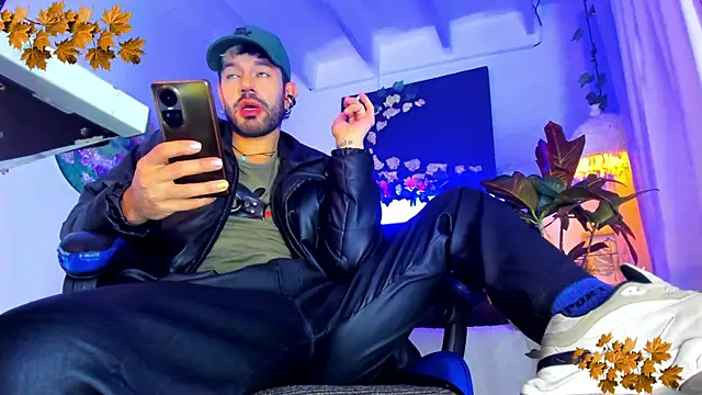 Snapshot of LatinMilk_ chatting on 11/11/25, 11:16 LatinMilk online show from 11/11/25, 11:16