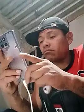 Snapshot of Moreno1813 chatting on 03/09/25, 05:11 Moreno1813 online show from 03/09/25, 05:11