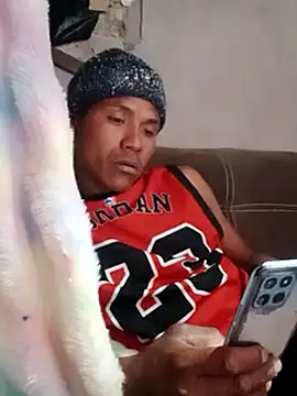 Snapshot of Moreno1813 chatting on 03/10/25, 05:22 Moreno1813 online show from 03/10/25, 05:22