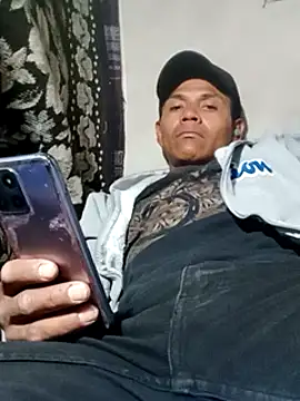 Snapshot of Moreno1813 chatting on 03/16/25, 06:31 Moreno1813 online show from 03/16/25, 06:31