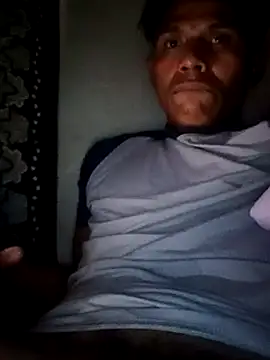 Snapshot of Moreno1813 chatting on 03/19/25, 10:33 Moreno1813 online show from 03/19/25, 10:33