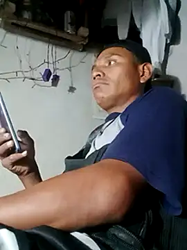 Snapshot of Moreno1813 chatting on 03/20/25, 04:40 Moreno1813 online show from 03/20/25, 04:40