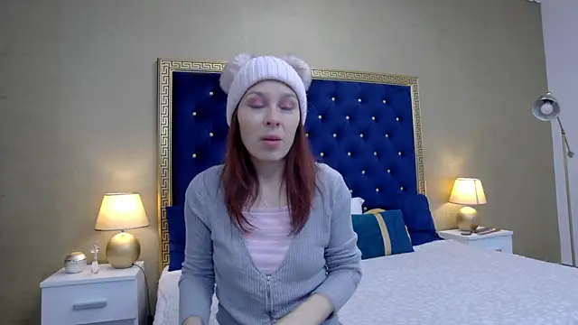 Snapshot of HaileyMoonn chatting on 12/13/24, 04:43 HaileyMoonn online show from 12/13/24, 04:43