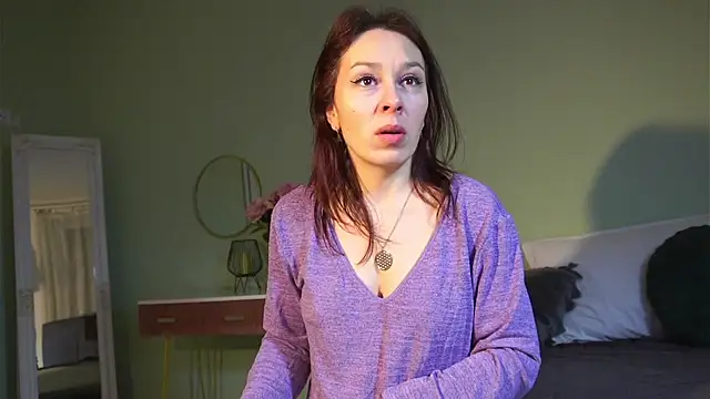 Snapshot of HaileyMoonn chatting on 02/21/25, 04:18 HaileyMoonn online show from 02/21/25, 04:18