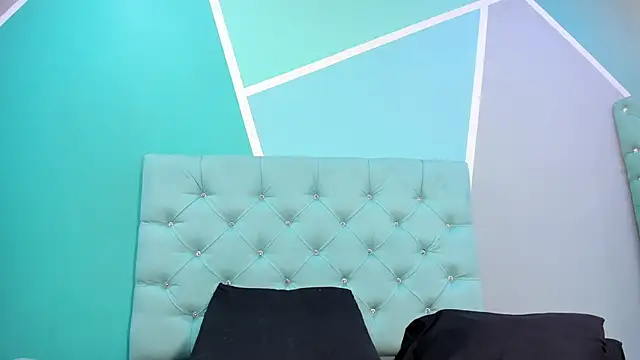 Snapshot of AlondraFerri1 chatting on 12/17/24, 08:10 AlondraFerri1 online show from 12/17/24, 08:10