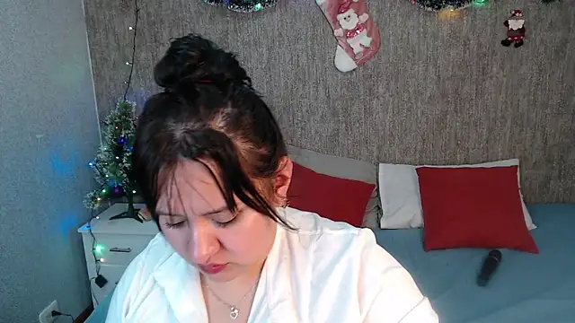 Snapshot of dannarossy_ chatting on 12/24/24, 06:44 dannarossy online show from 12/24/24, 06:44