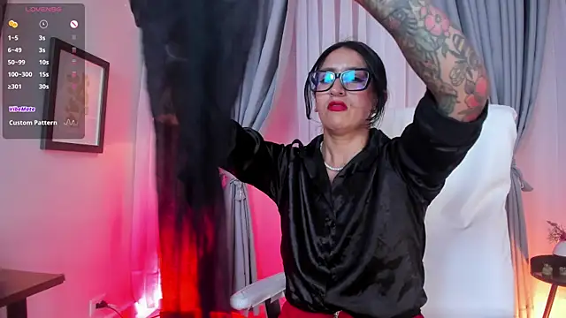 kira moon   online show from 11/04/25, 09:14