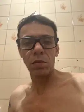 Snapshot of EdsonCota chatting on 10/11/25, 01:49 EdsonCota online show from 10/11/25, 01:49