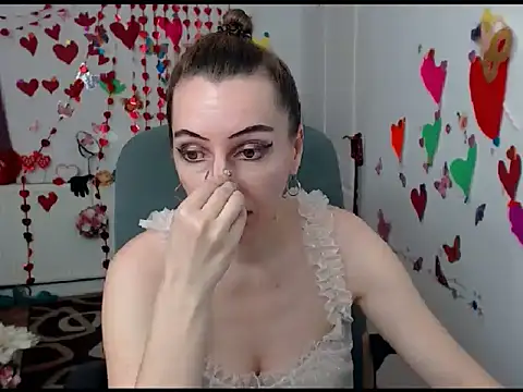 Snapshot of EvelynAngell chatting on 03/13/25, 01:18 EvelynAngell online show from 03/13/25, 01:18