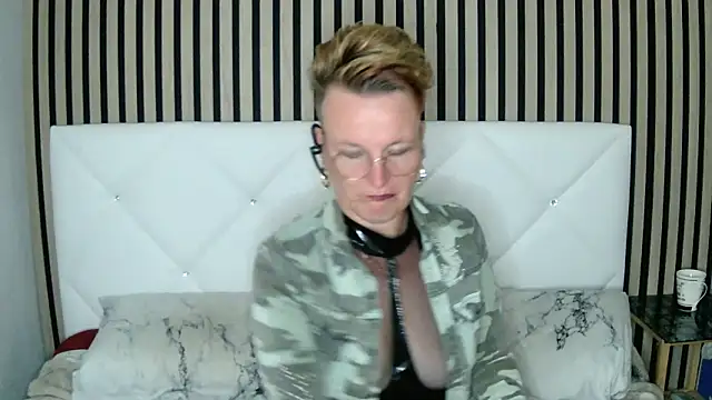 xxNoeliaxx online show from 12/18/24, 11:02