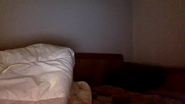 Snapshot of molozeb chatting on 10/29/25, 03:31 molozeb online show from 10/29/25, 03:31