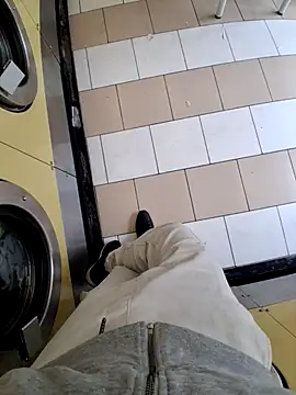 Snapshot of molozeb chatting on 11/09/25, 11:52 molozeb online show from 11/09/25, 11:52