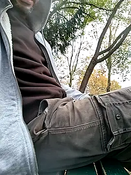 Snapshot of molozeb chatting on 11/10/25, 01:32 molozeb online show from 11/10/25, 01:32