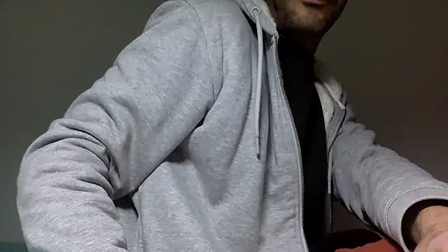 Snapshot of molozeb chatting on 11/12/25, 05:46 molozeb online show from 11/12/25, 05:46