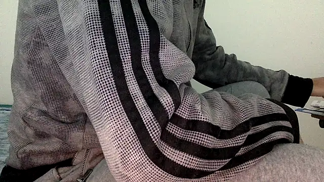 Snapshot of molozeb chatting on 11/18/25, 04:50 molozeb online show from 11/18/25, 04:50