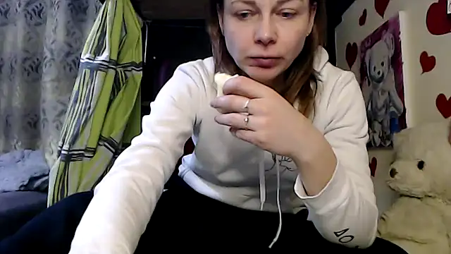 Snapshot of HarleyQuinn_69 chatting on 01/01/25, 09:52 HarleyQuinn 69 online show from 01/01/25, 09:52