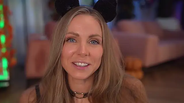 eva fashionista online show from 10/29/25, 06:20