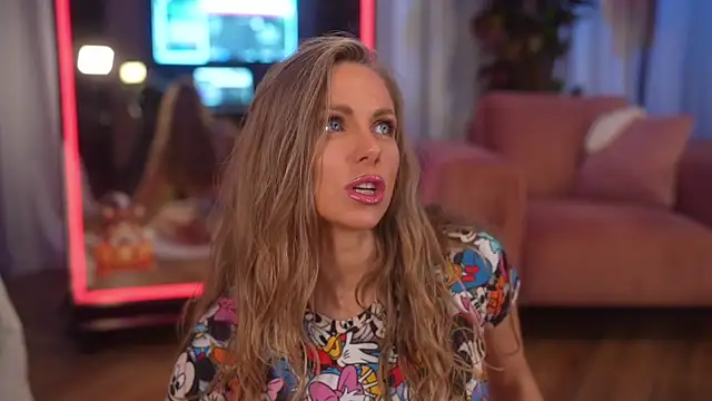 eva fashionista online show from 11/06/25, 07:37