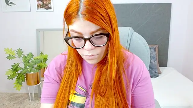 Snapshot of lucie_nicolls chatting on 12/11/24, 08:18 lucie nicolls online show from 12/11/24, 08:18