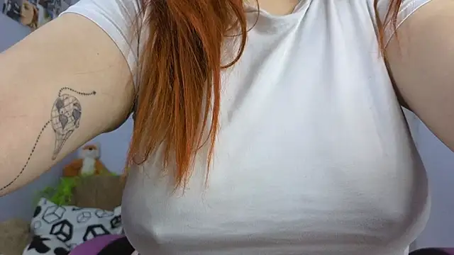Snapshot of lucie_nicolls chatting on 02/24/25, 03:23 lucie nicolls online show from 02/24/25, 03:23