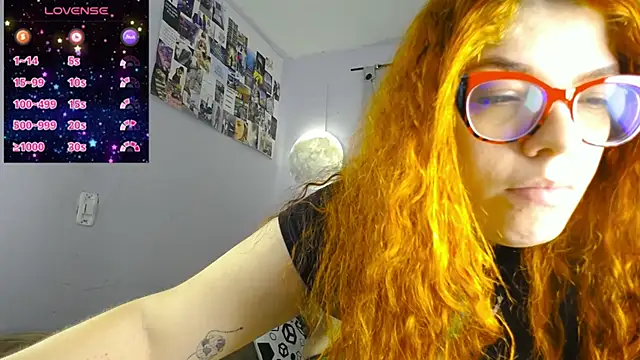Snapshot of lucie_nicolls chatting on 03/17/25, 11:21 lucie nicolls online show from 03/17/25, 11:21