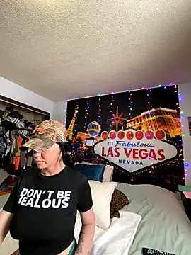 Snapshot of SidneyRaee chatting on 12/02/24, 05:04 SidneyRaee online show from 12/02/24, 05:04