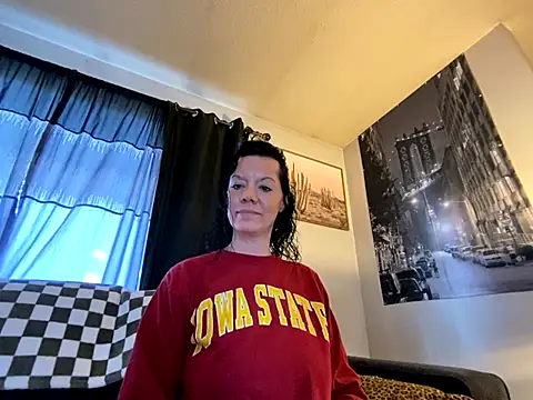 Snapshot of SidneyRaee chatting on 12/03/24, 08:17 SidneyRaee online show from 12/03/24, 08:17