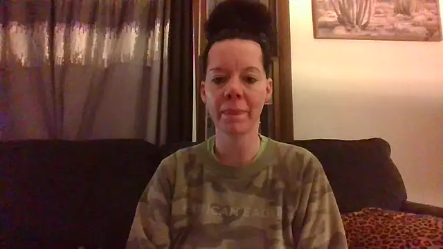 Snapshot of SidneyRaee chatting on 12/04/24, 01:36 SidneyRaee online show from 12/04/24, 01:36