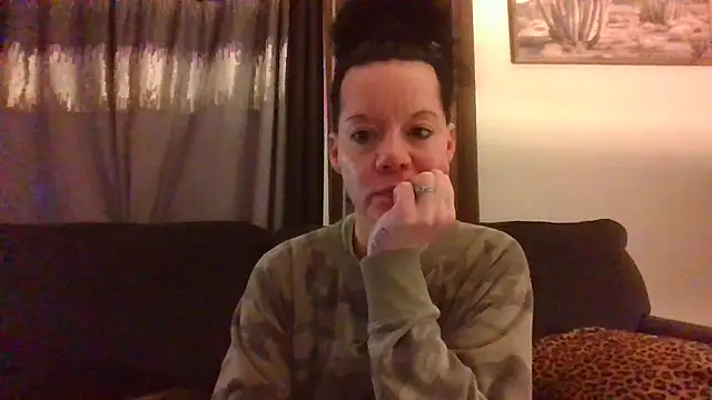 Snapshot of SidneyRaee chatting on 12/04/24, 04:38 SidneyRaee online show from 12/04/24, 04:38