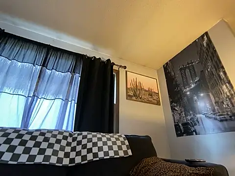 Snapshot of SidneyRaee chatting on 12/04/24, 07:45 SidneyRaee online show from 12/04/24, 07:45