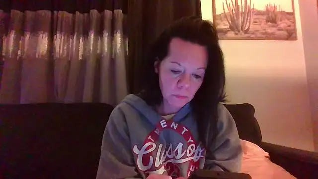 Snapshot of SidneyRaee chatting on 12/08/24, 01:35 SidneyRaee online show from 12/08/24, 01:35