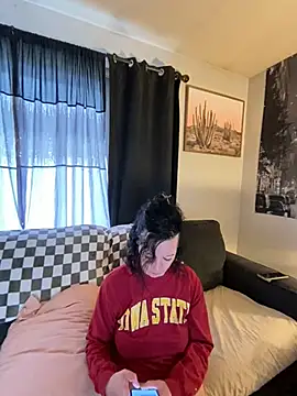 Snapshot of SidneyRaee chatting on 12/09/24, 08:01 SidneyRaee online show from 12/09/24, 08:01