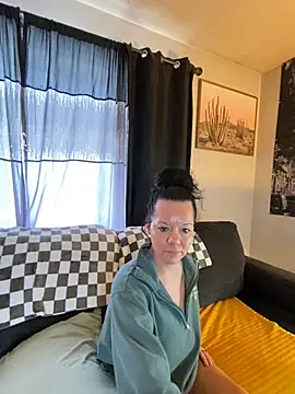 Snapshot of SidneyRaee chatting on 12/13/24, 08:15 SidneyRaee online show from 12/13/24, 08:15