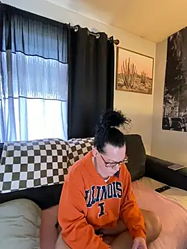 Snapshot of SidneyRaee chatting on 12/17/24, 06:53 SidneyRaee online show from 12/17/24, 06:53