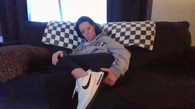 Snapshot of SidneyRaee chatting on 12/18/24, 08:03 SidneyRaee online show from 12/18/24, 08:03